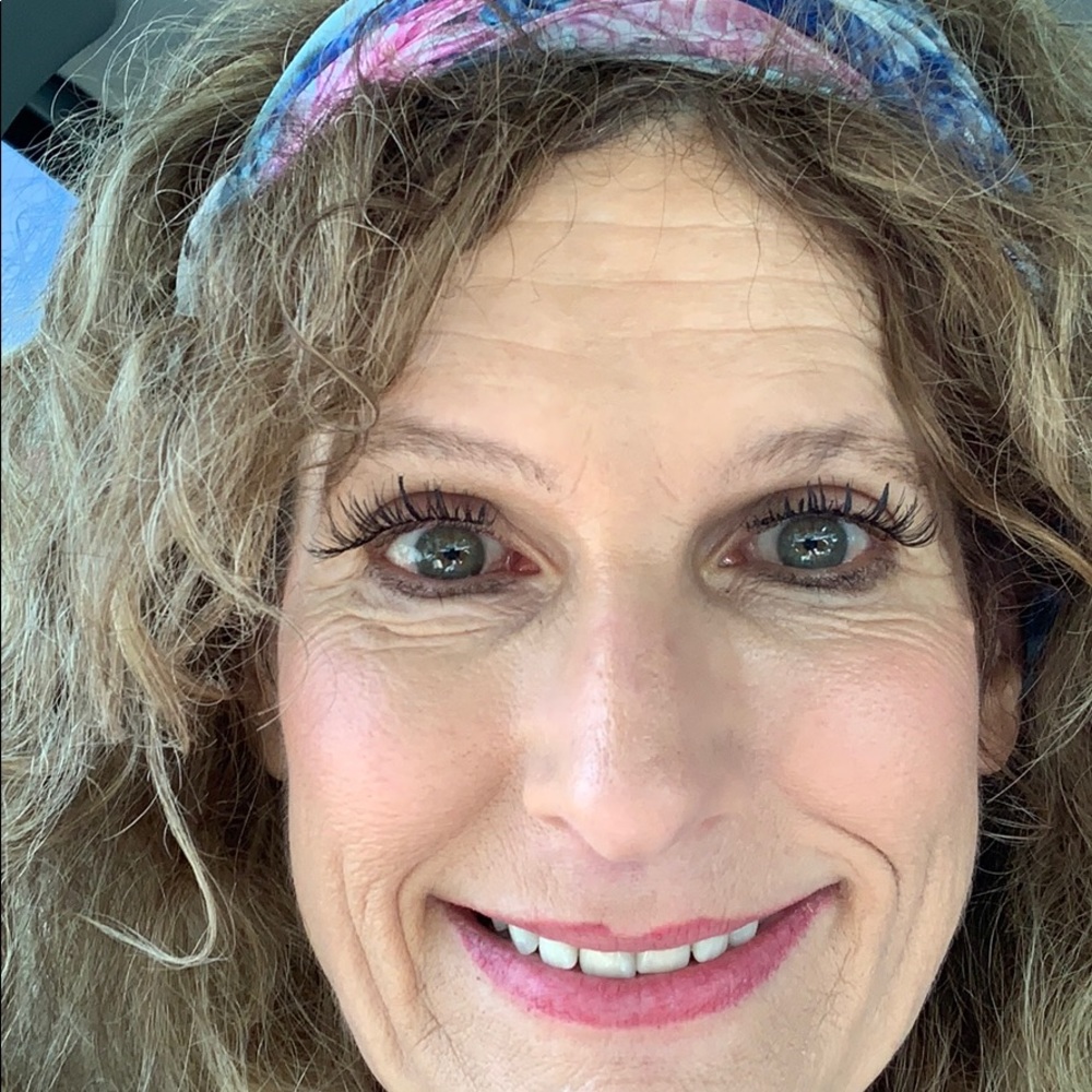 Meet your Posher, Lorie